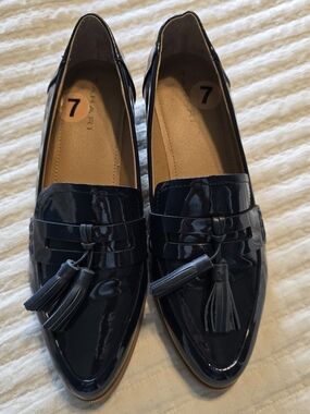 Tahari Navy Patent Tassel Loafers - Women's Size 7
